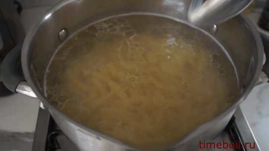 en fin de cuisson, remuez à nouveau les pâtes