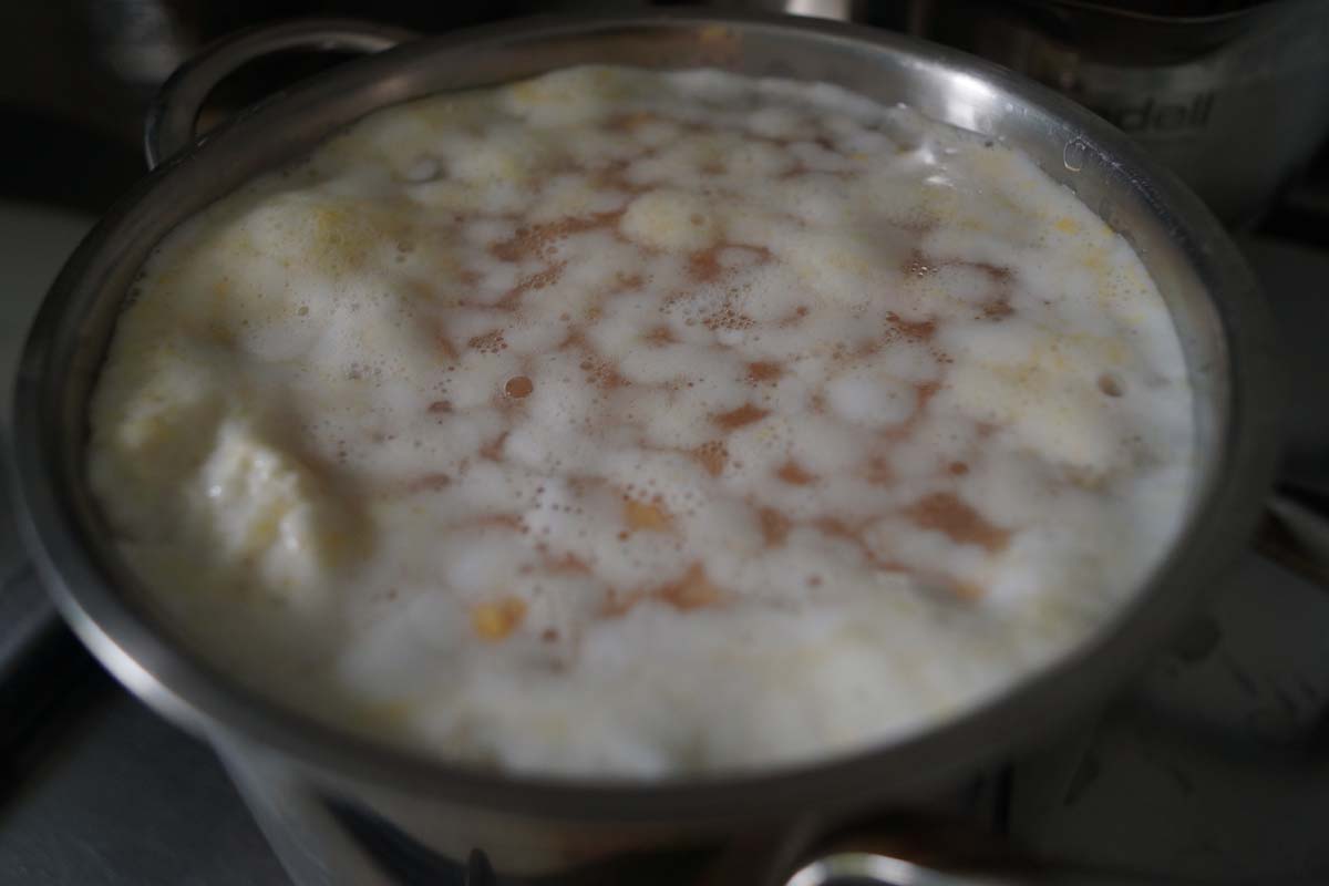 enlever la mousse des pois bouillis