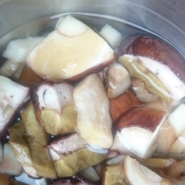 verser de l'eau pour la cuisson