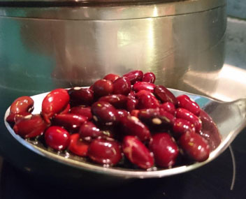 ajouter des haricots à la soupe