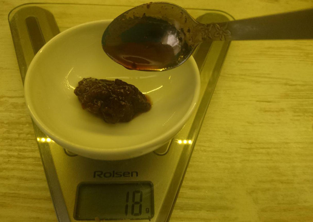 une cuillerée de confiture de framboises