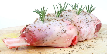 il maiale con l'osso è ideale per l'ebollizione