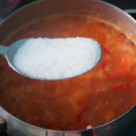 ajouter du sel et des épices