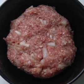 viande hachée prête à l'emploi pour les boulettes