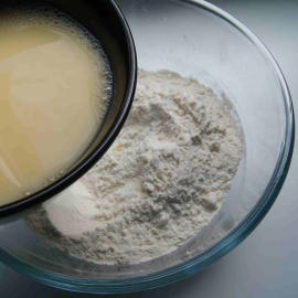 ajouter le mélange d'œufs aux boulettes