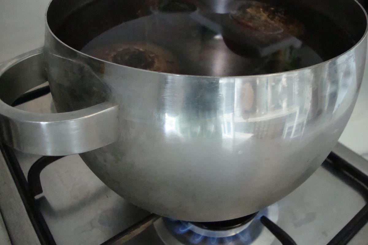 verser de l'eau sur les betteraves